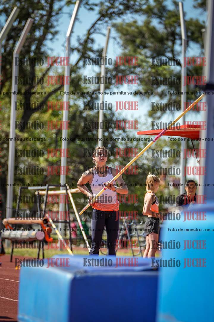 Fotos del salto con garrocha de mujeres