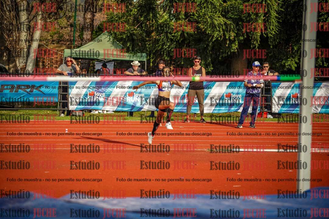 Fotos del salto en alto de mujeres