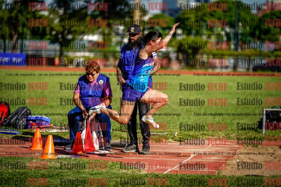 Fotos del salto en largo de mujeres