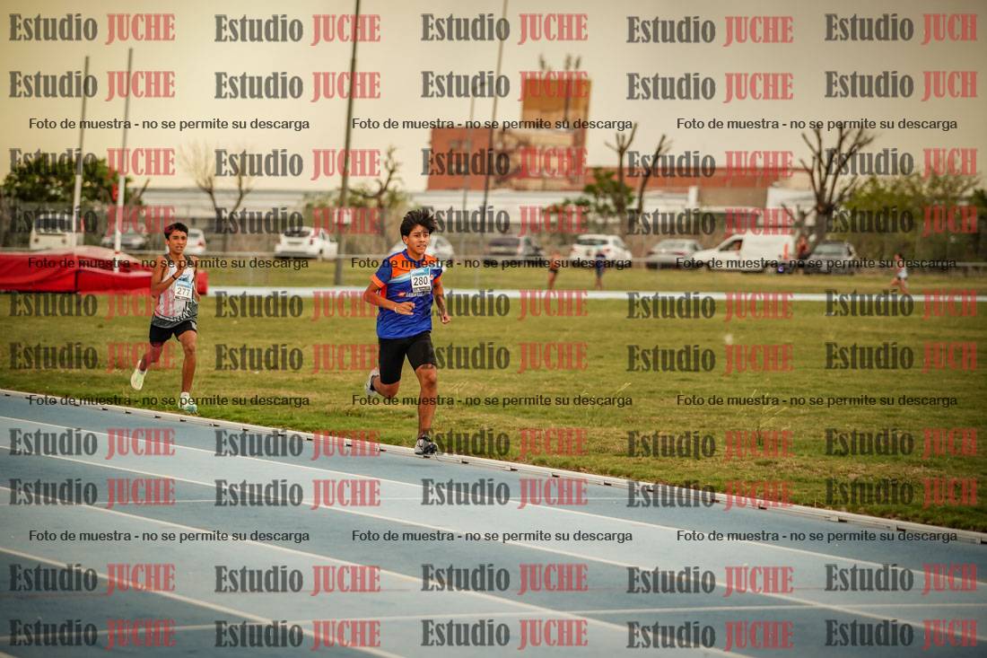 Fotos de los 600 m llanos de varones