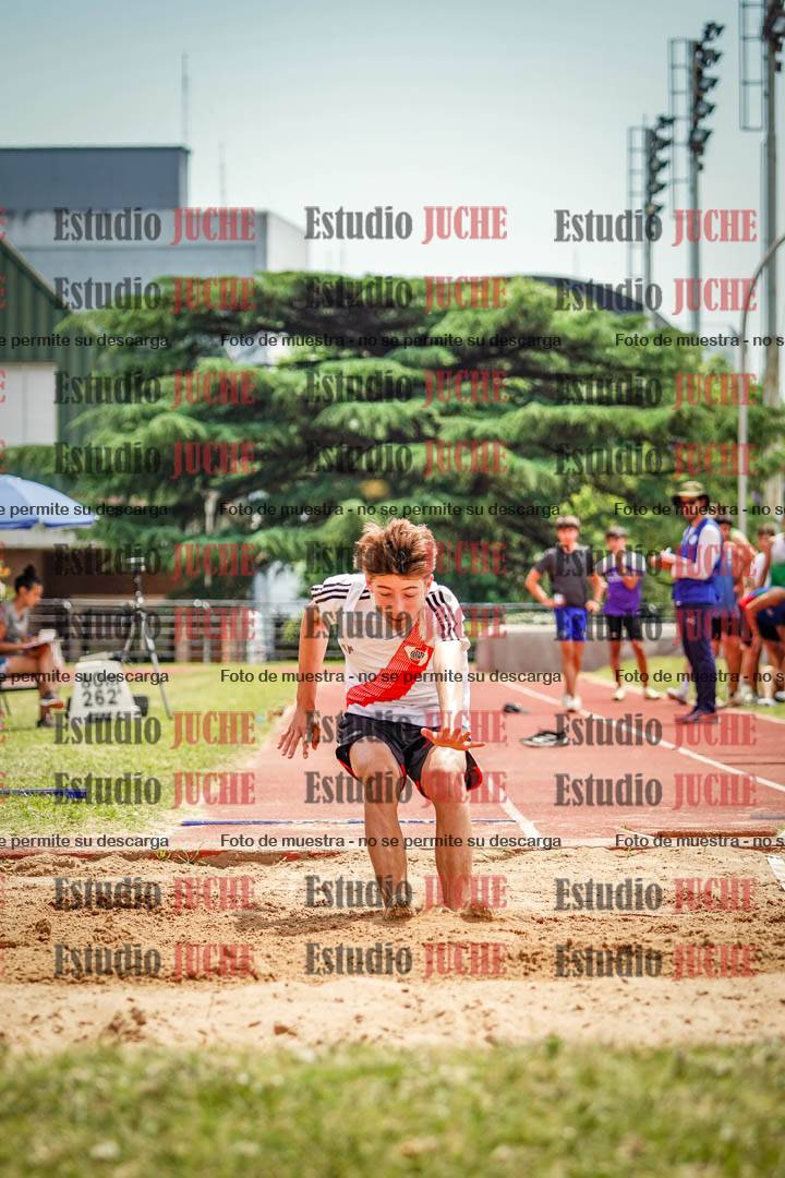 Fotos del salto en largo de varones