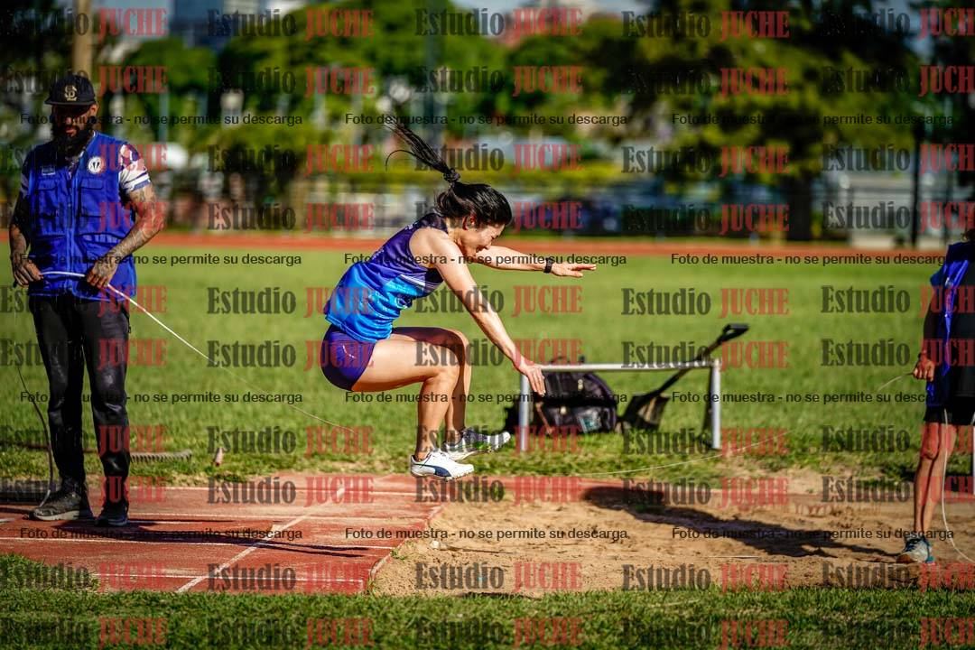 Fotos del salto en largo de mujeres