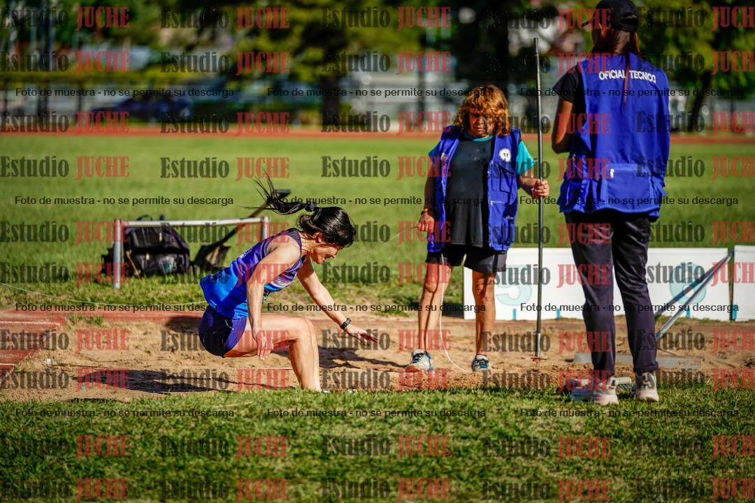 Fotos del salto en largo de mujeres