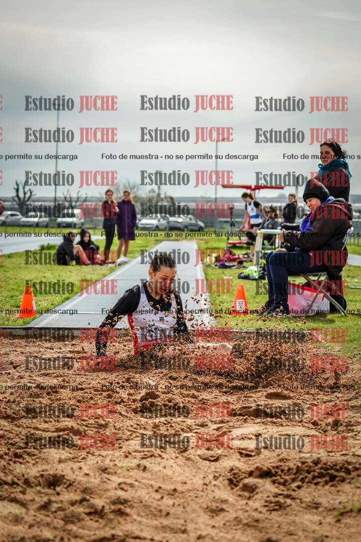 Fotos del salto en largo de mujeres - todas las categorías (incluye combinadas)