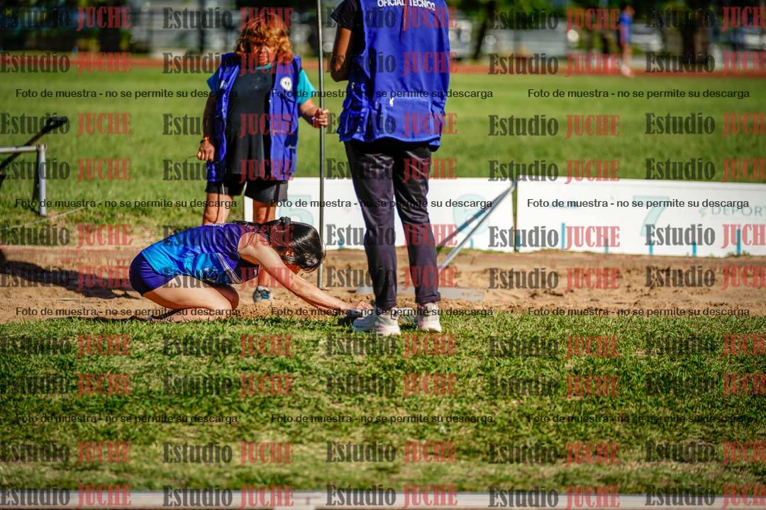 Fotos del salto en largo de mujeres
