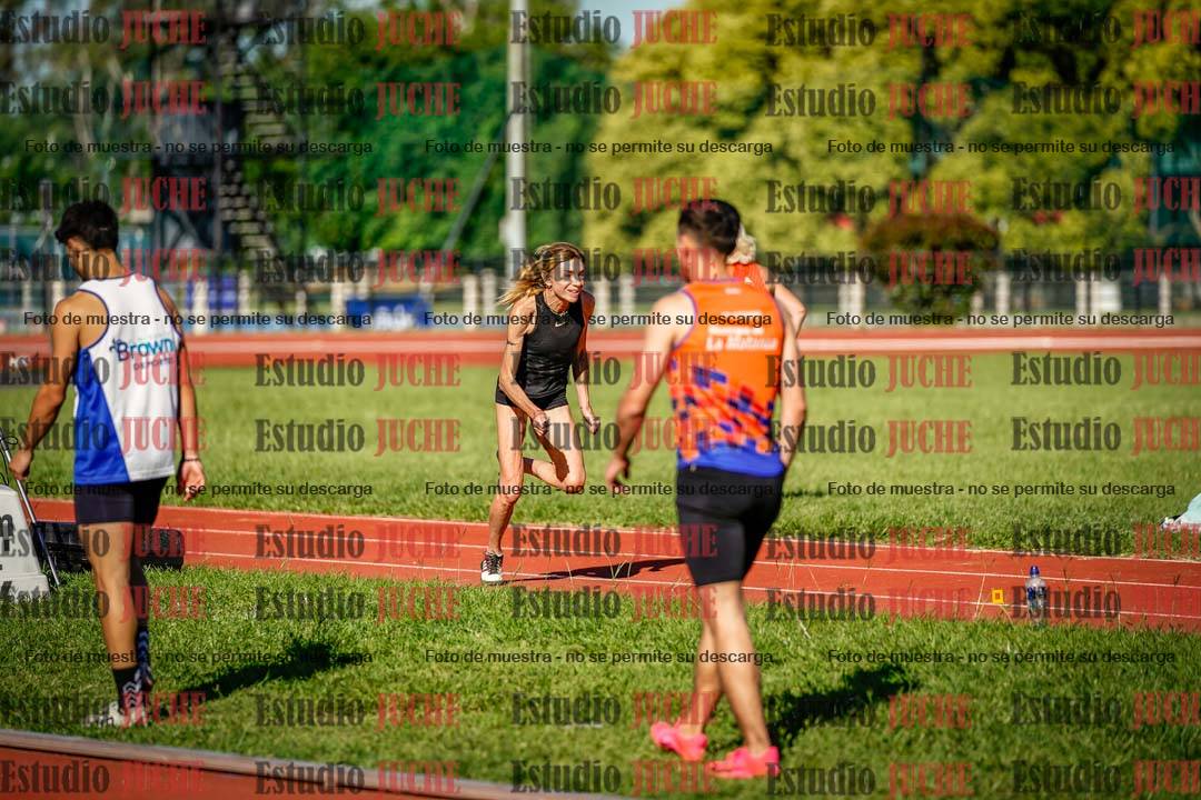 Fotos del salto en largo de mujeres