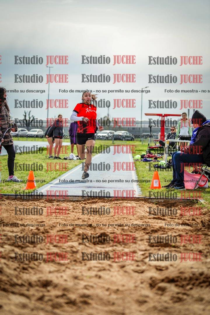Fotos del salto en largo de mujeres - todas las categorías (incluye combinadas)
