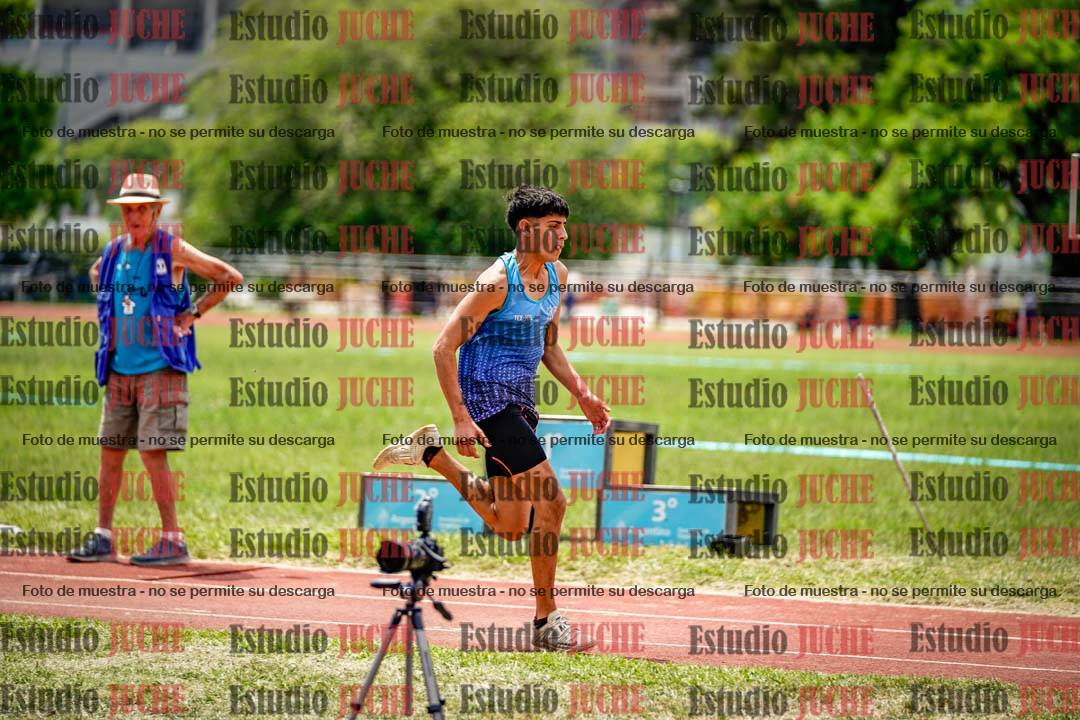 Fotos del salto en largo de varones