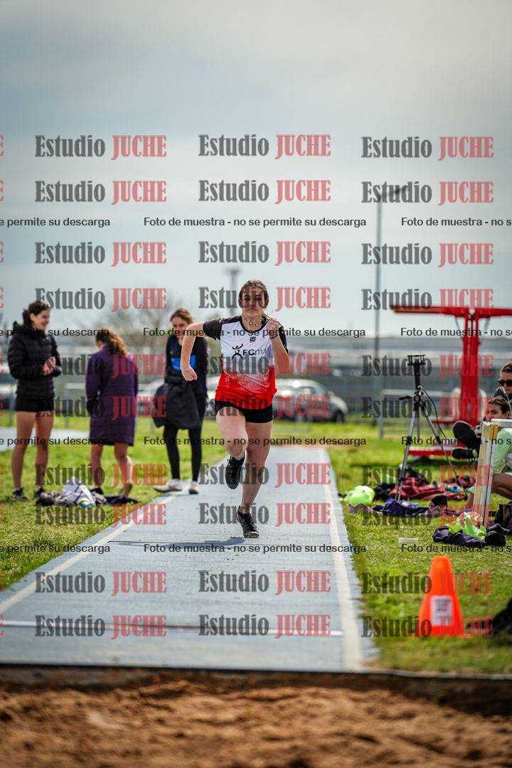 Fotos del salto en largo de mujeres - todas las categorías (incluye combinadas)