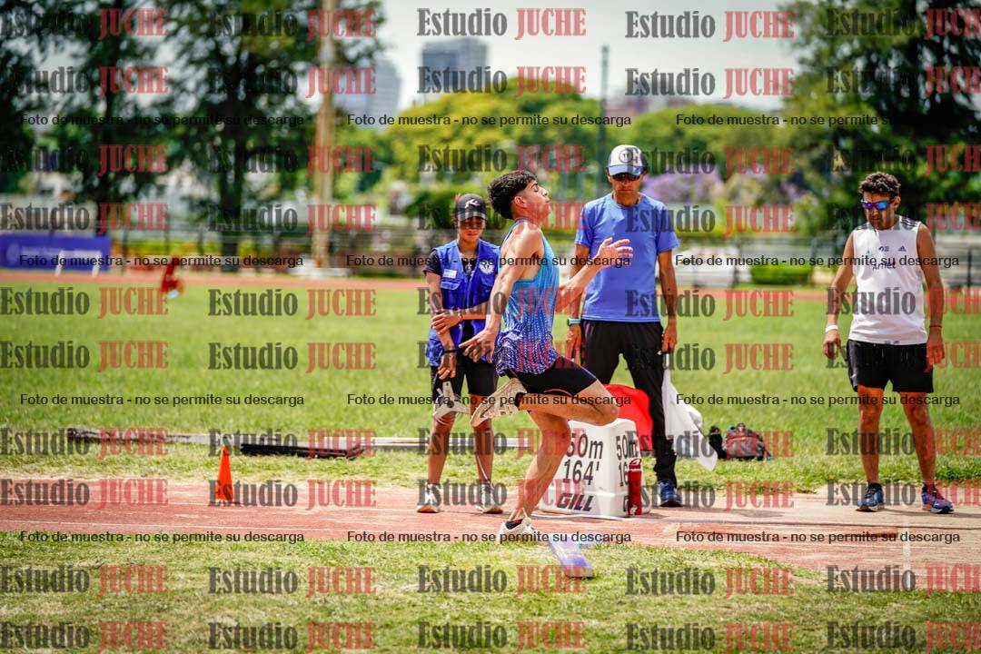 Fotos del salto en largo de varones