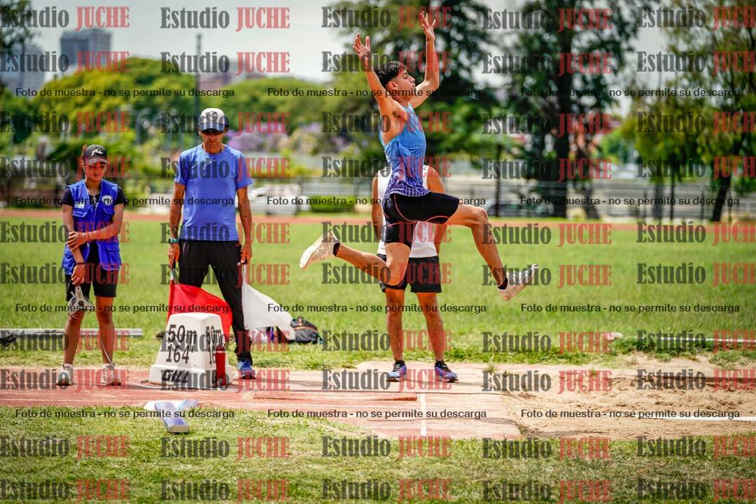 Fotos del salto en largo de varones