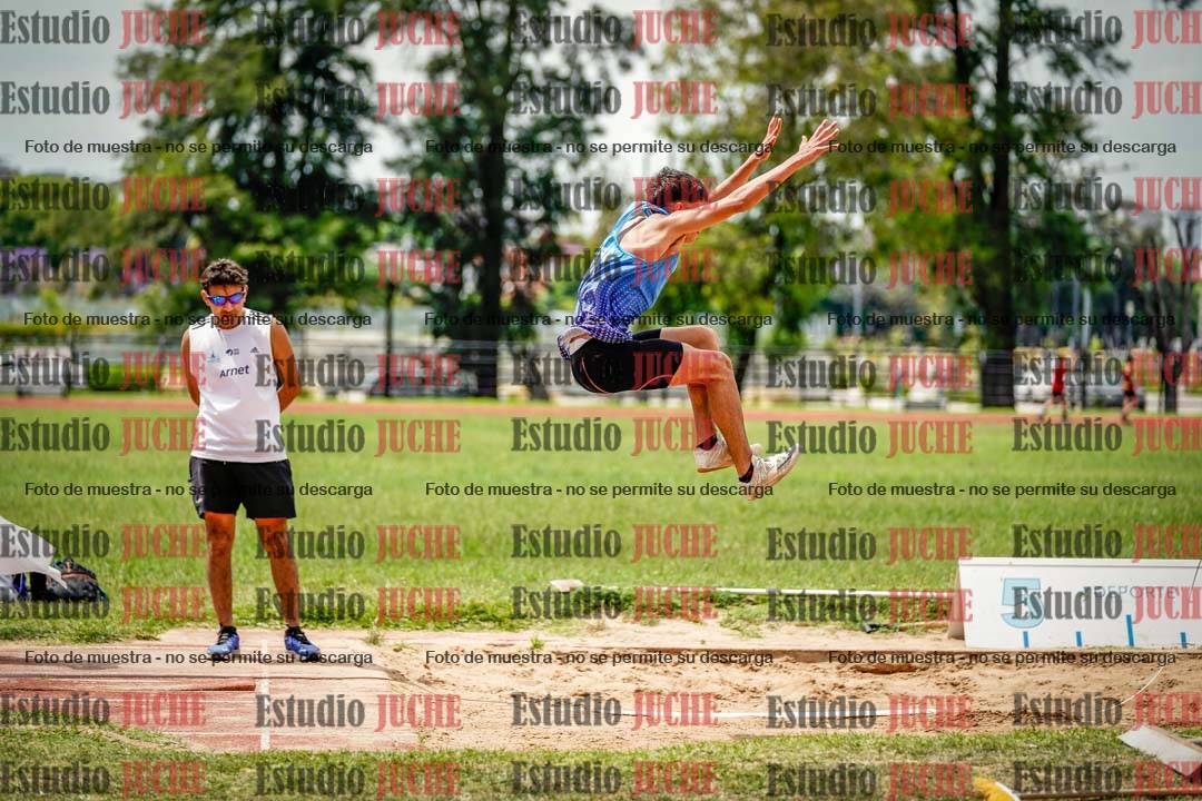 Fotos del salto en largo de varones