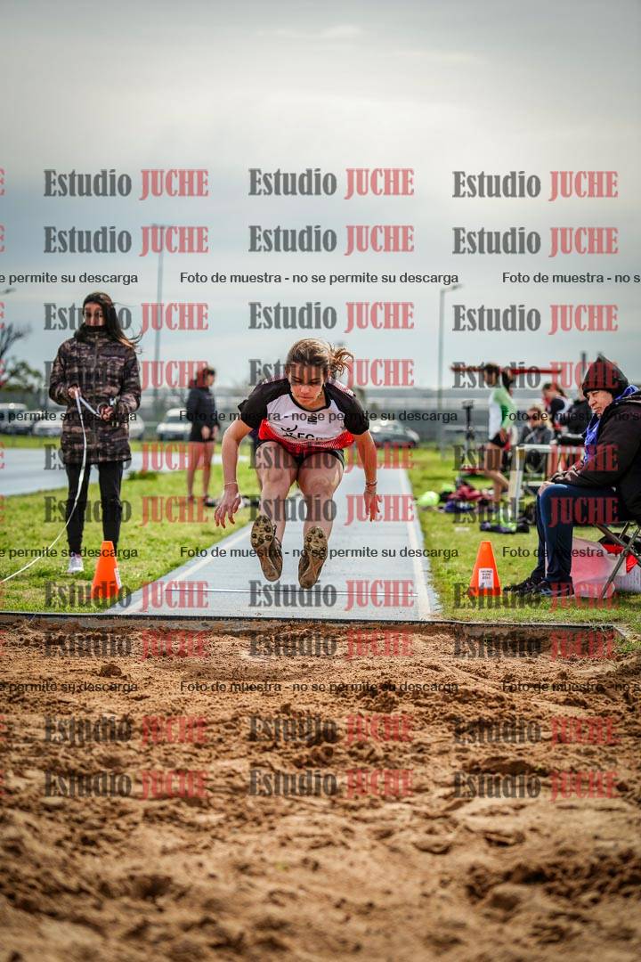 Fotos del salto en largo de mujeres - todas las categorías (incluye combinadas)
