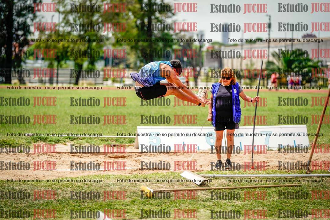 Fotos del salto en largo de varones
