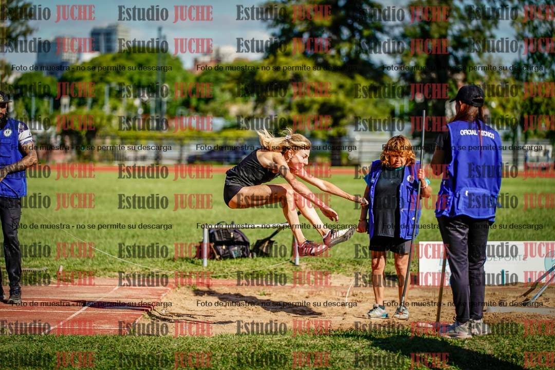 Fotos del salto en largo de mujeres