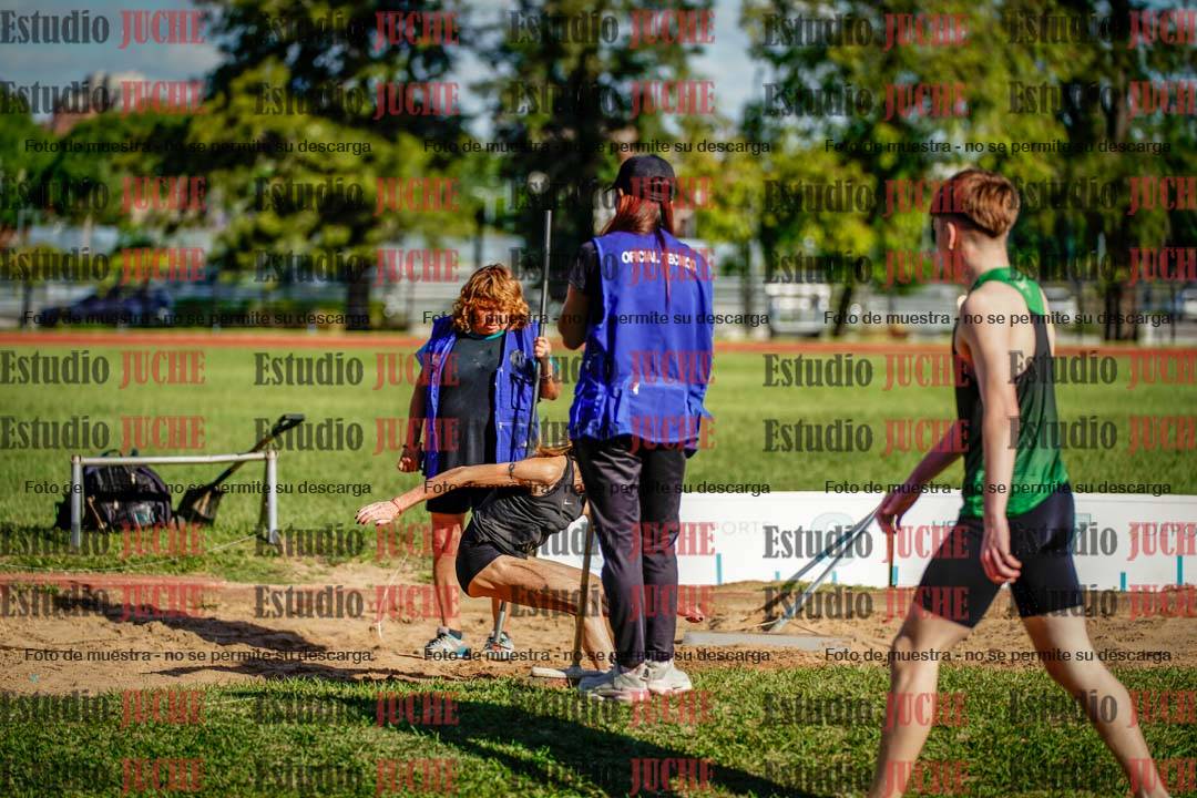 Fotos del salto en largo de mujeres