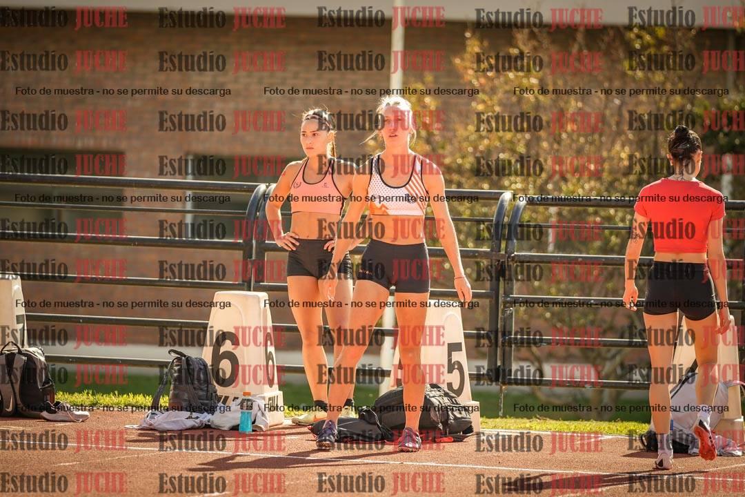 Fotos de los 100 m con vallas de mujeres