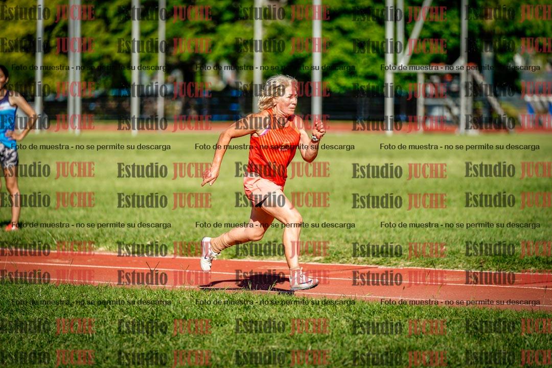 Fotos del salto en largo de mujeres