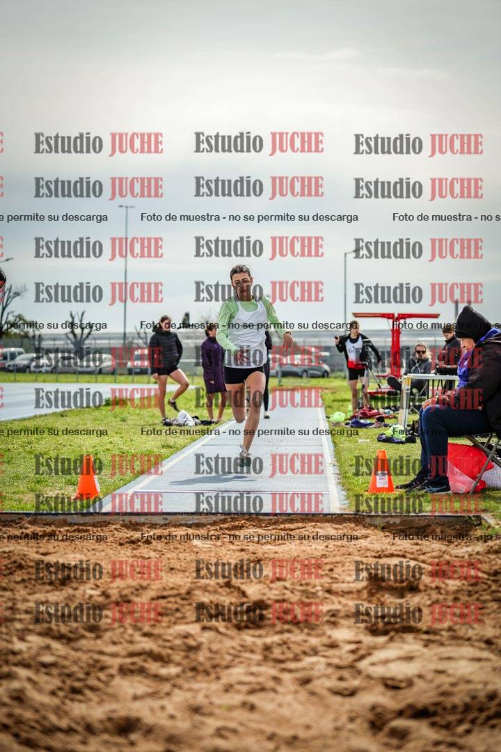 Fotos del salto en largo de mujeres - todas las categorías (incluye combinadas)