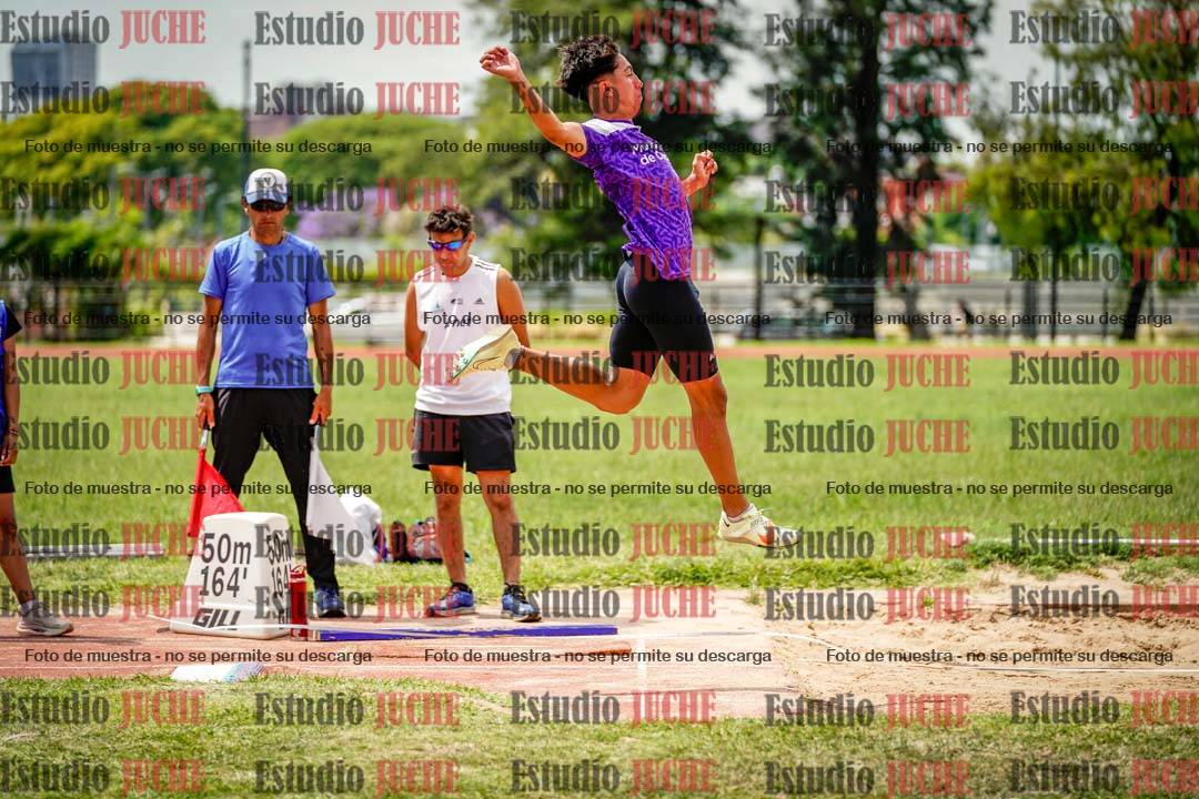 Fotos del salto en largo de varones