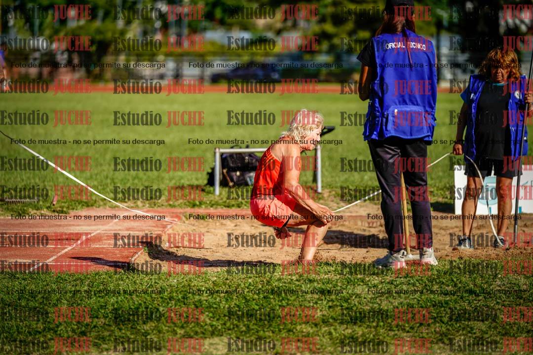 Fotos del salto en largo de mujeres