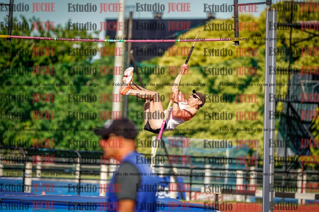 Fotos del salto con garrocha de mujeres y varones
