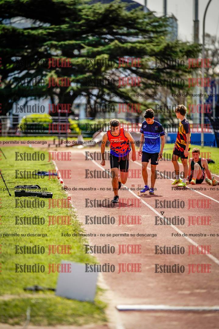 Fotos del salto en largo de varones