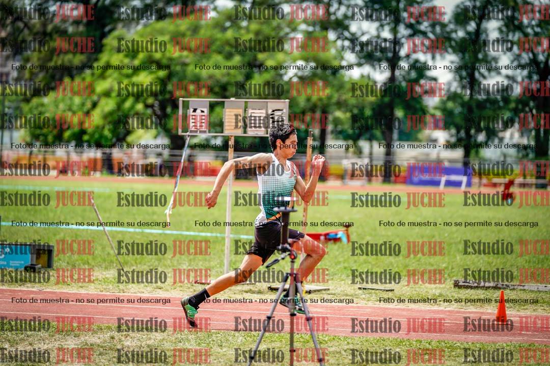 Fotos del salto en largo de varones