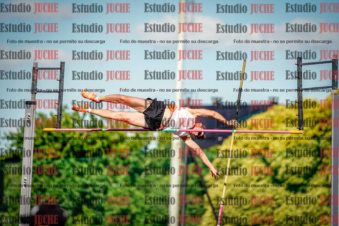 Fotos del salto con garrocha de mujeres y varones
