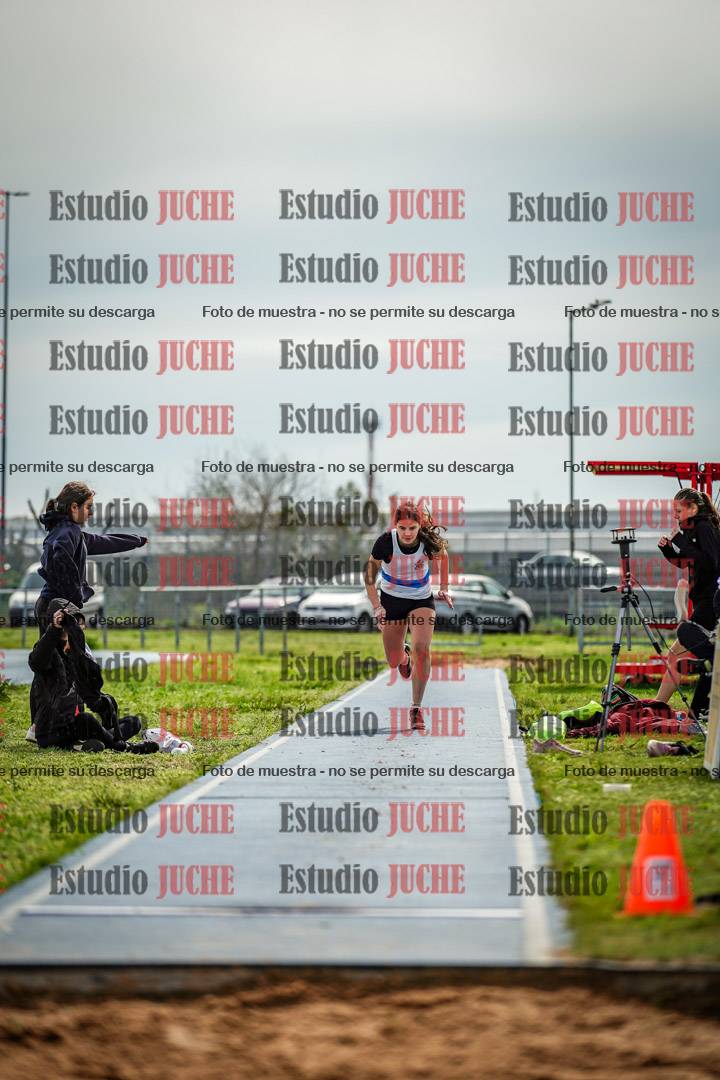 Fotos del salto en largo de mujeres - todas las categorías (incluye combinadas)