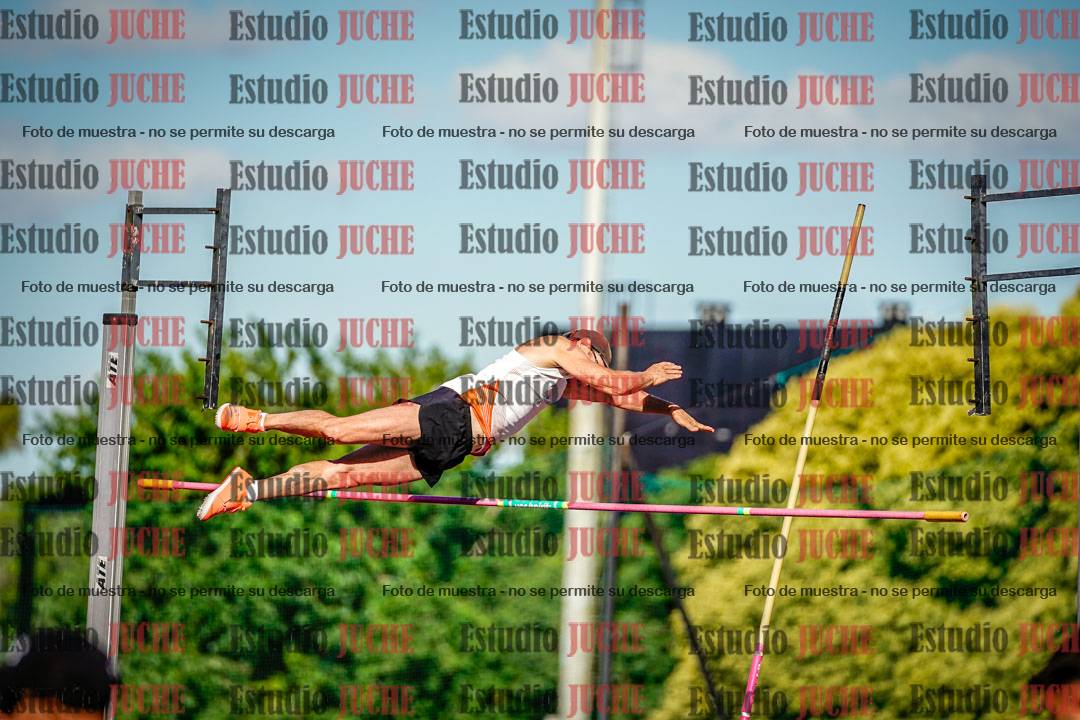 Fotos del salto con garrocha de mujeres y varones