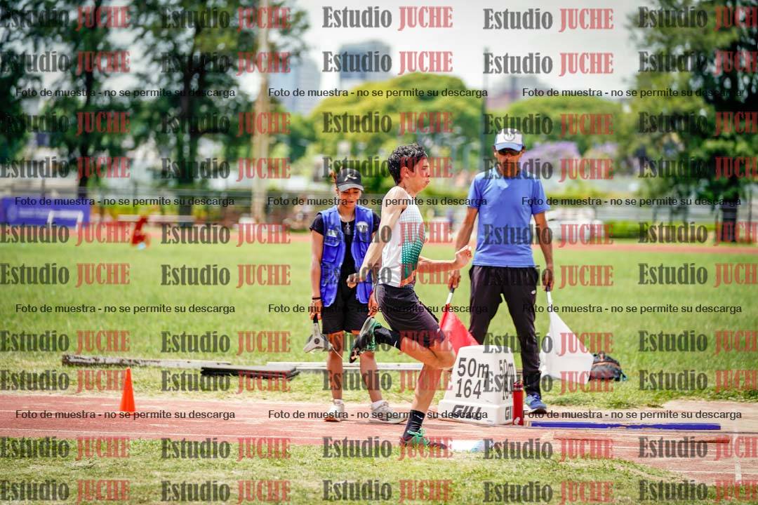 Fotos del salto en largo de varones