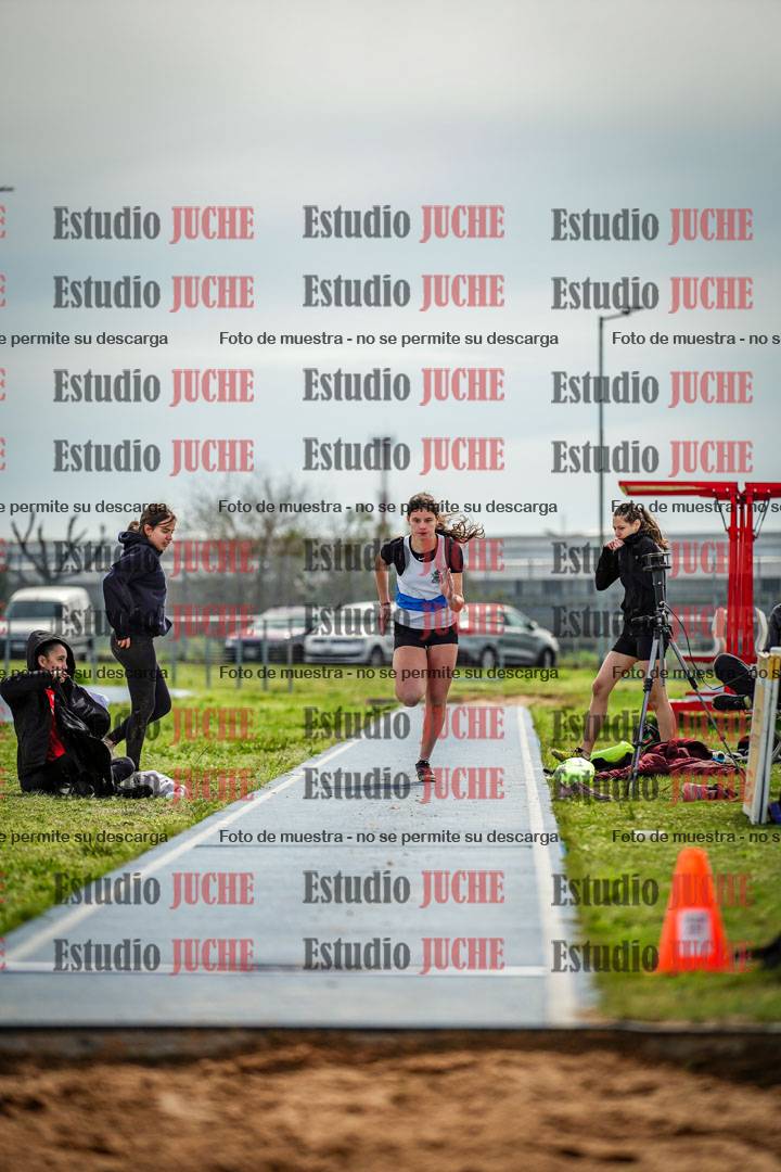 Fotos del salto en largo de mujeres - todas las categorías (incluye combinadas)