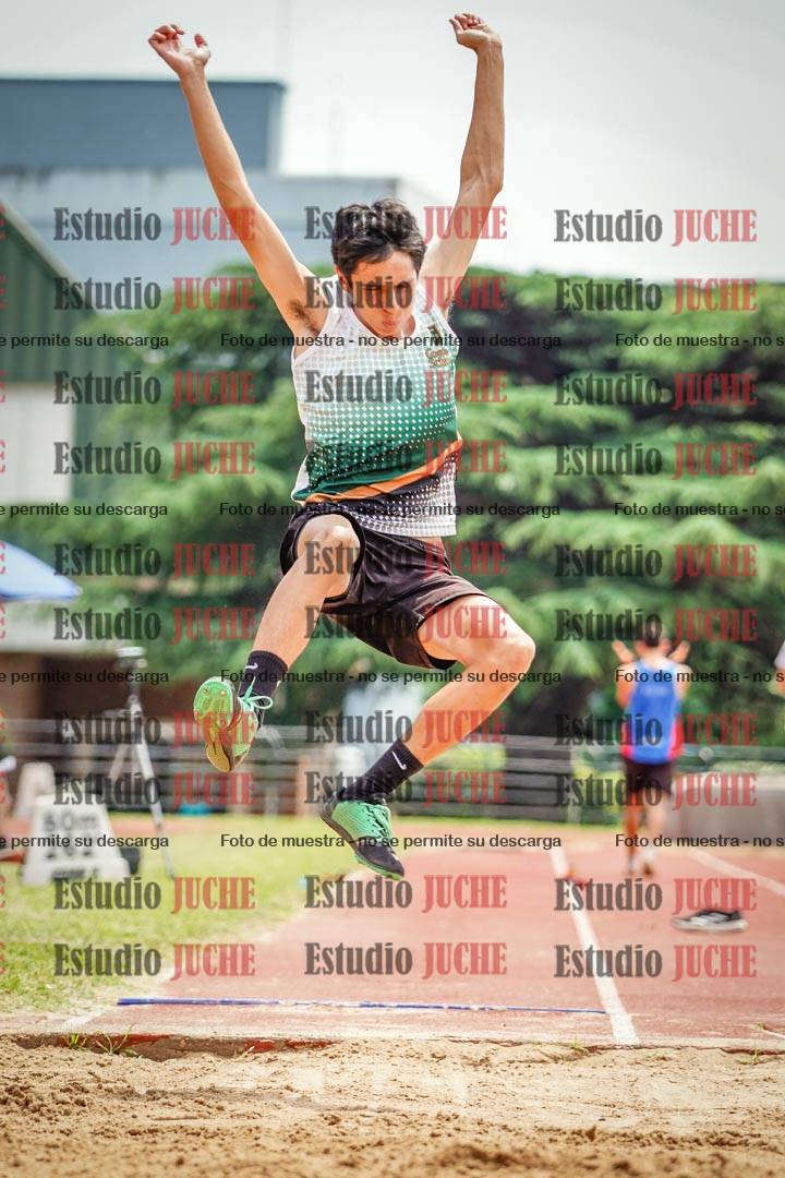 Fotos del salto en largo de varones
