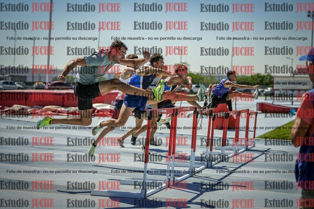 Fotos de los 110 m con vallas de varones - serie 1