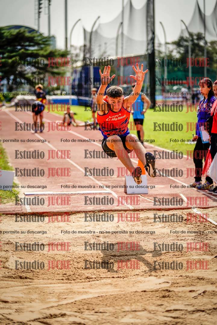 Fotos del salto en largo de varones