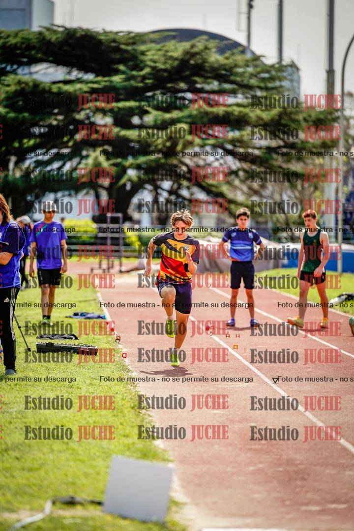 Fotos del salto en largo de varones