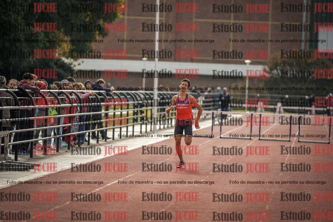 Fotos de los 400 m con vallas de varones