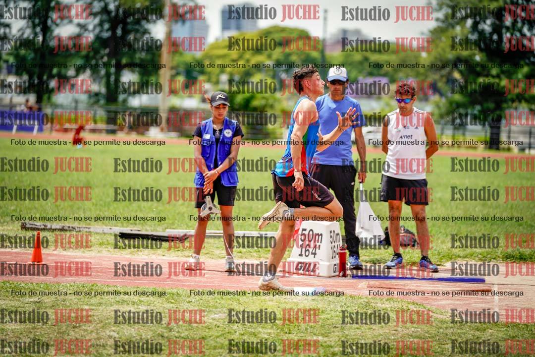 Fotos del salto en largo de varones