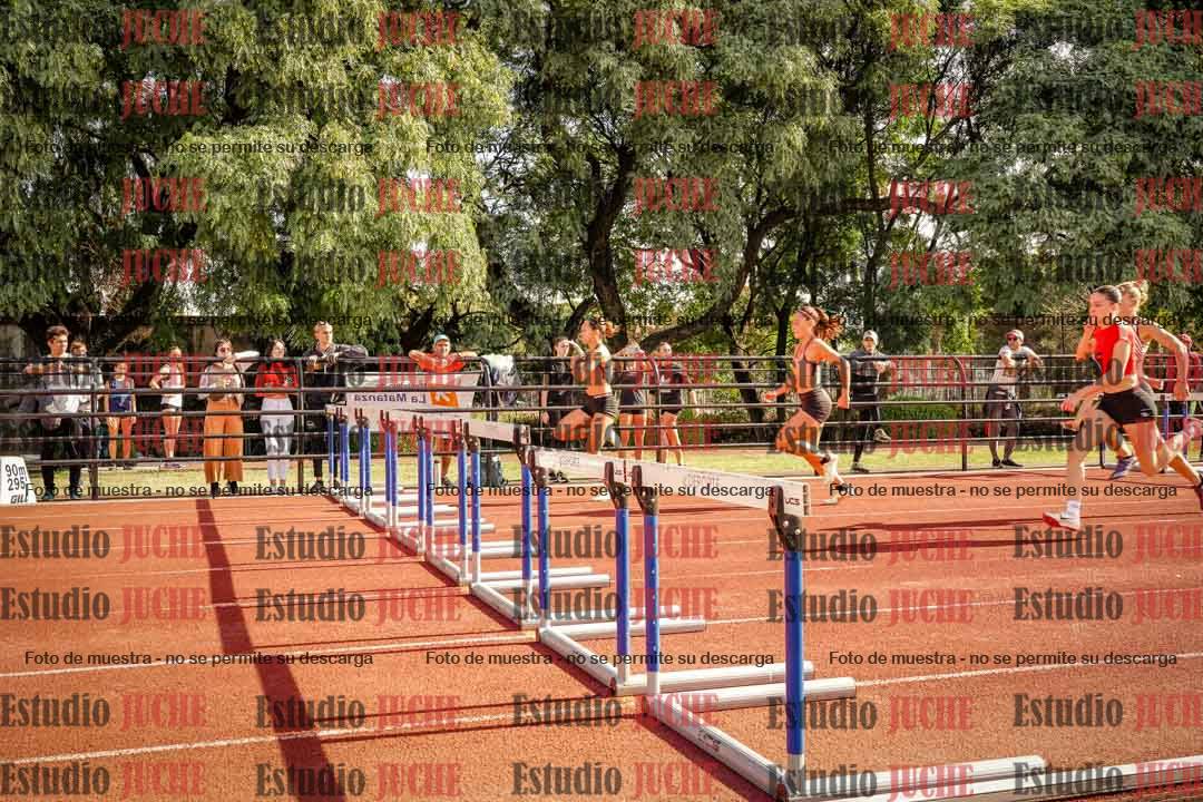 Fotos de los 100 m con vallas de mujeres