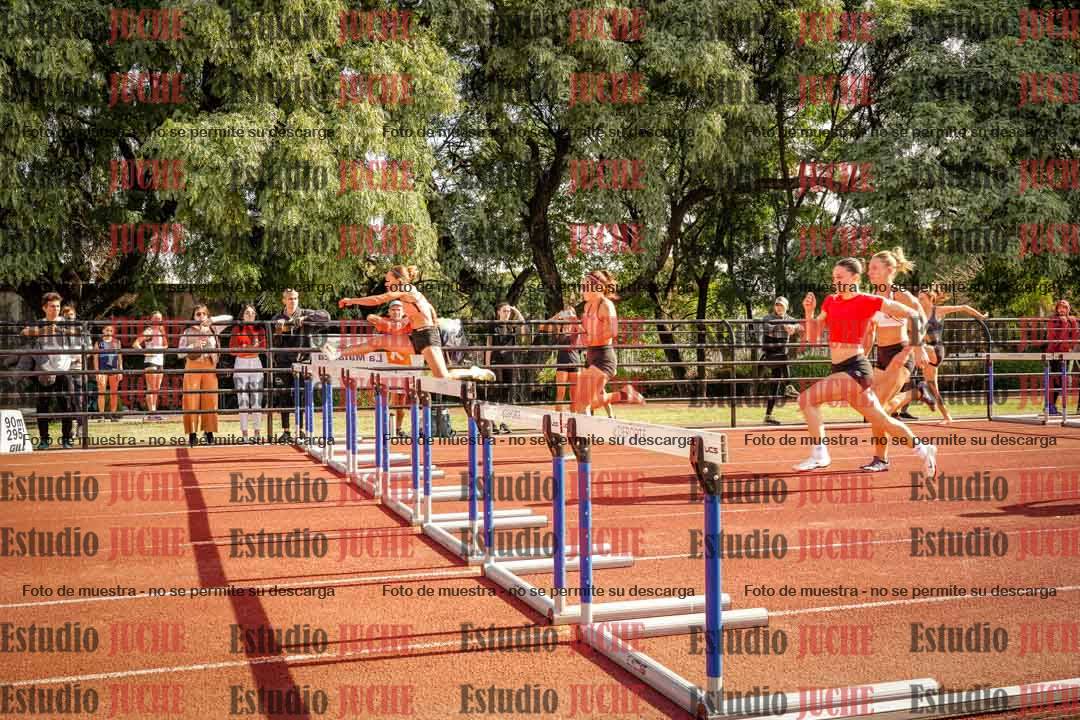 Fotos de los 100 m con vallas de mujeres
