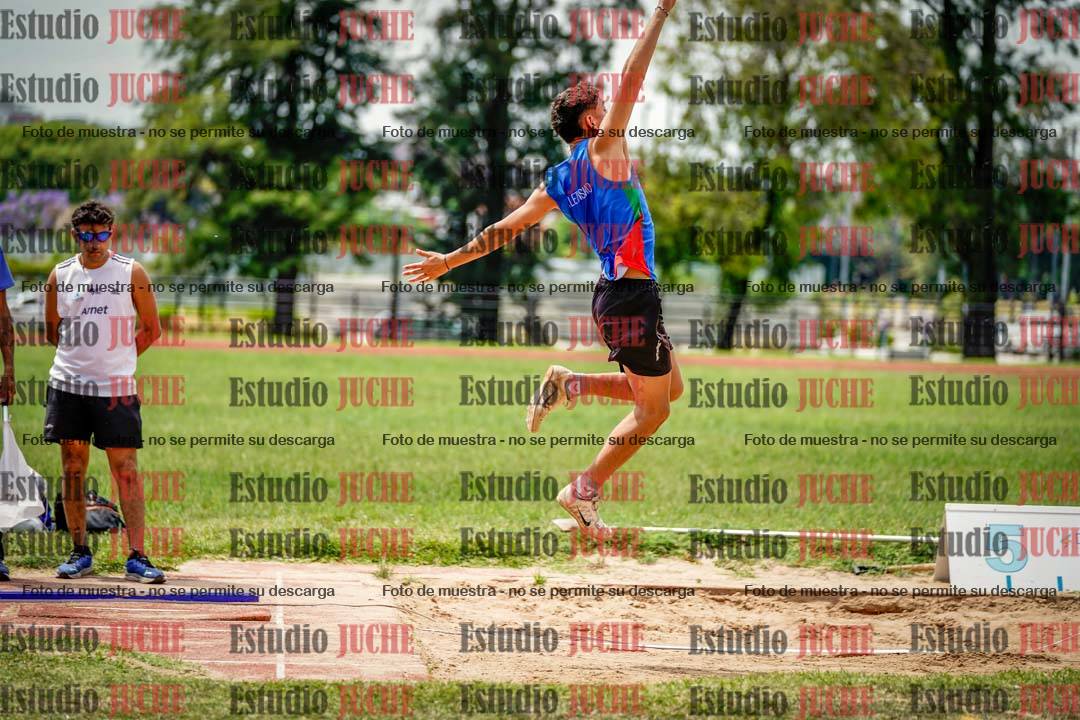 Fotos del salto en largo de varones