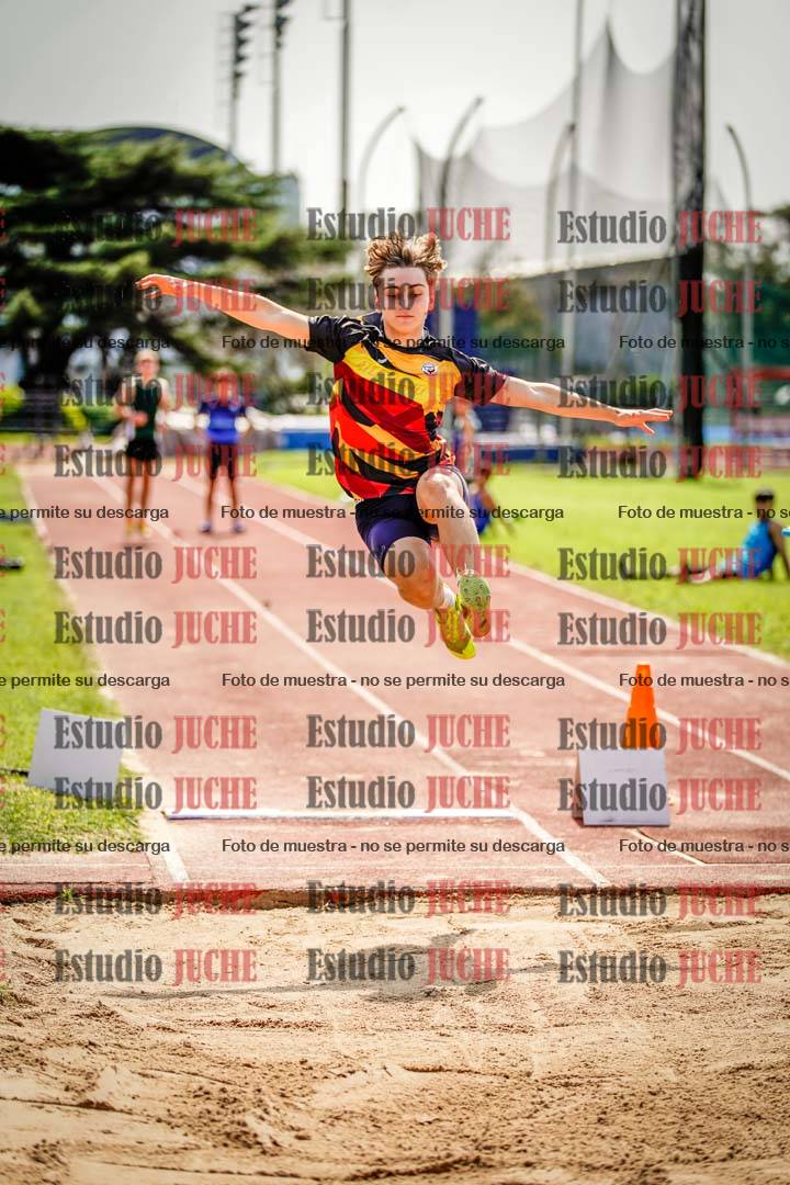 Fotos del salto en largo de varones