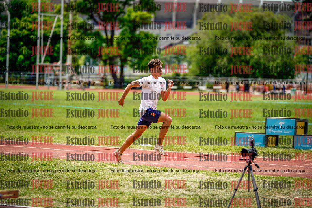Fotos del salto en largo de varones