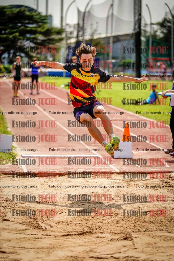 Fotos del salto en largo de varones