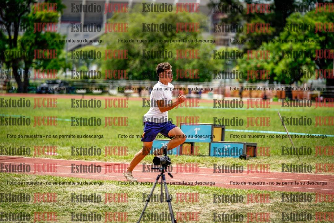 Fotos del salto en largo de varones