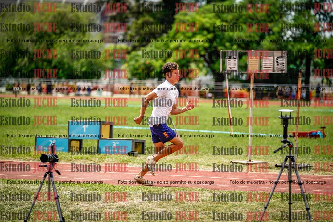 Fotos del salto en largo de varones