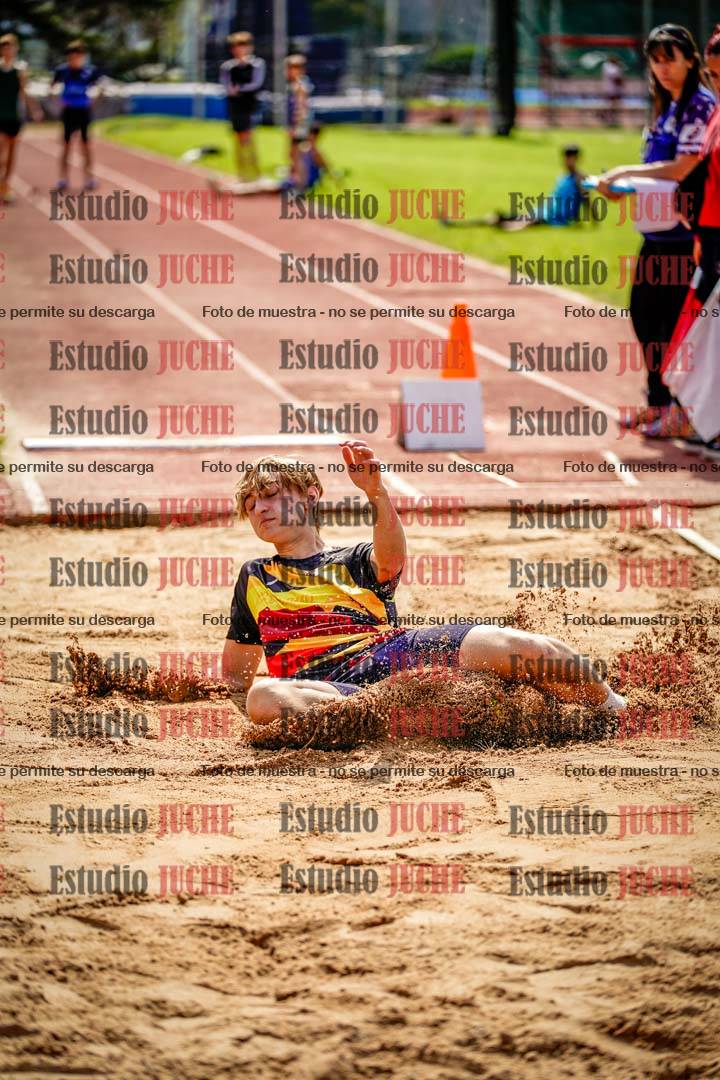 Fotos del salto en largo de varones