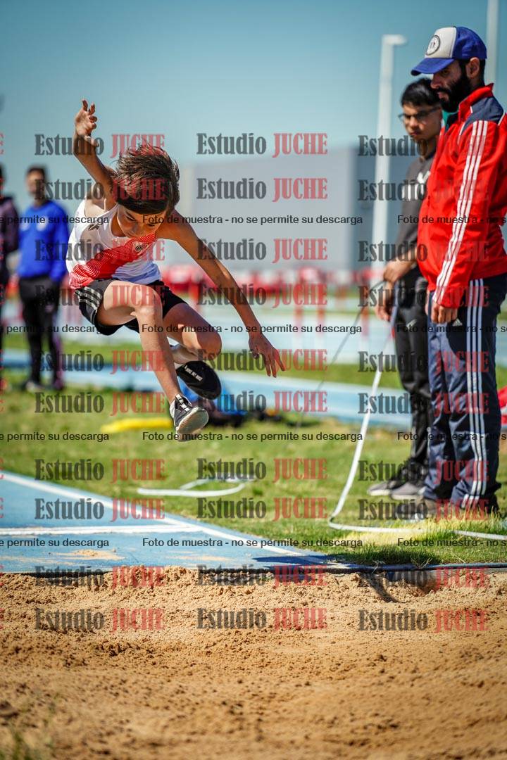 Fotos del salto en largo de varones - U12