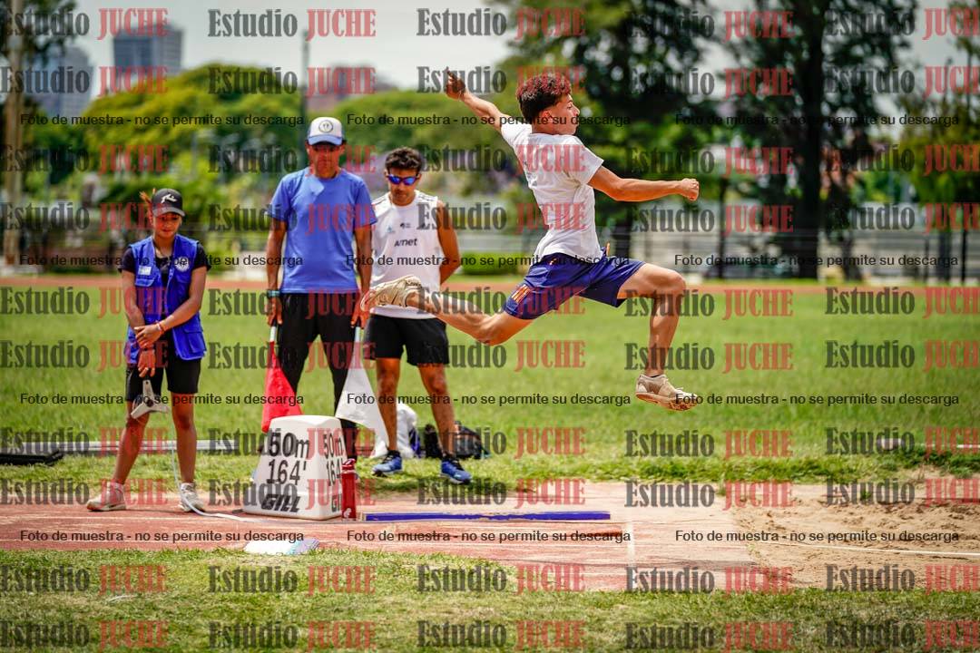 Fotos del salto en largo de varones